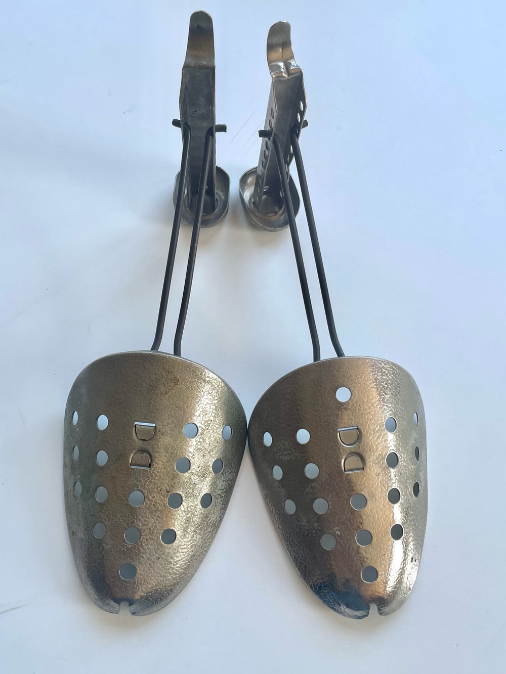Shoe Trees Metal Adjustable Stretchers Shapers Keepers Silver ONE SIZE